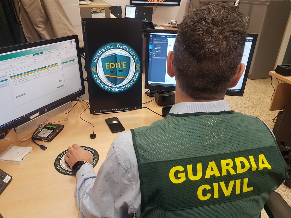 Detenido un funcionario en Mallorca por empadronar a cambio de dinero a 430 extranjeros | España